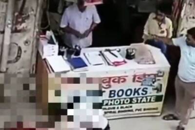 WATCH | 21-yr-old Stabbed to Death Over Rs 3,000 in Broad Daylight in Delhi; Accused Booked