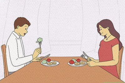 How to Act on a Date (for Girls)