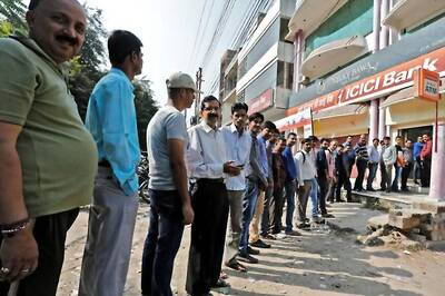 Demonetisation: Serpentine Queues, Chaos Outside Banks on Salary Day