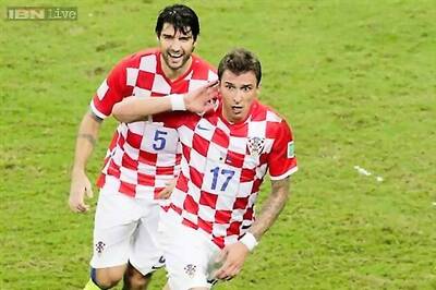 World Cup 2014: Mandzukic scores twice as Croatia thump Cameroon