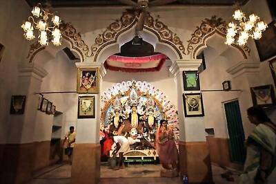 Kolkata slum children to get 'Santa' gifts this Durga Puja