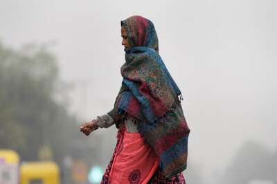 Delhi Covered in Light Haze, 26 Trains Affected; IMD Forecasts Mercury May Dip Between Jan 5 & 11