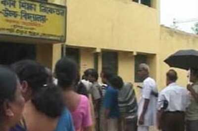 WB: Peaceful polling, 40 pc turnout