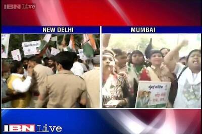 Congress workers protest outside Giriraj's house, ask him to quit for his comments on Sonia