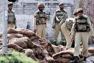 Pak tightens noose around Lal Masjid, death toll at 21