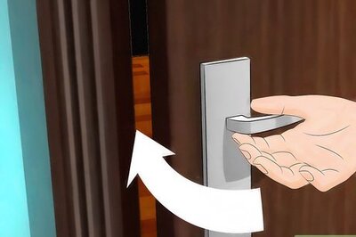 How to Deal With Being Indoors During an Earthquake