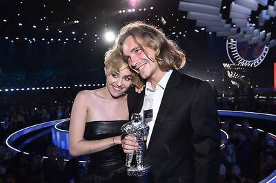 Miley Cyrus' Homeless VMAs 2014 Date Put up Her Award for Auction