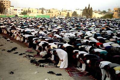 World celebrates Eid-Ul-Fitr as month-long Ramadan ends