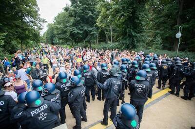 WHO Urges 'Dialogue' With Protesters as Thousands March Across Europe to Oppose Covid-19 Restrictions