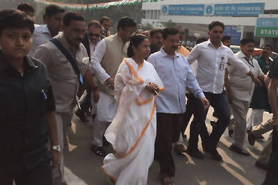 Parties make the most of a Sunday for campaigning in West Bengal
