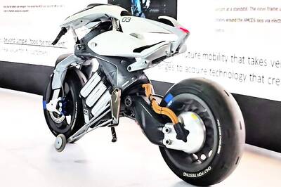 Yamaha Motoroid First Look Video at Auto Expo 2018