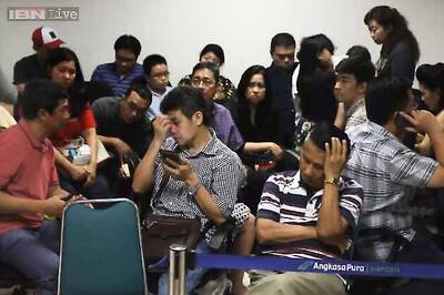 Australian plane spots objects in sea in AirAsia QZ 8501 search area