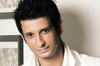 I don't want to limit myself and do things in a particular way to suit others' perception: Sharman Joshi