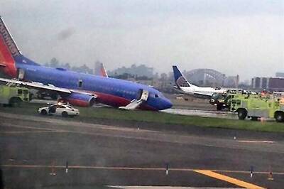 10 hurt as flight's landing gear collapses while touching runway at LaGuardia Airport