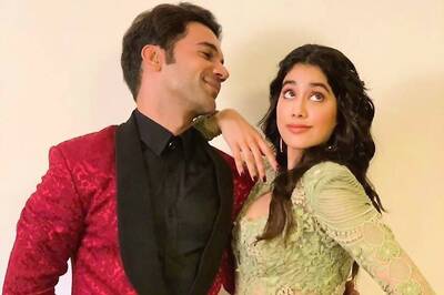 Janhvi Kapoor Says Her Roohi Afzana Co-Star Rajkummar Rao is a 'Very Giving Actor'