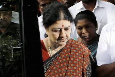 Supreme Court Refuses Sasikala More Time to Surrender