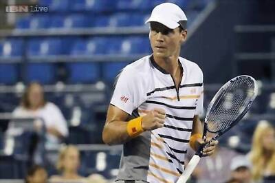 Tomas Berdych crushes Dominic Thiem to reach US Open quarters