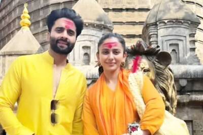 Rakul Preet Singh, Jackky Bhagnani Visit Kamakhya Devi Temple After Their Wedding | Photos