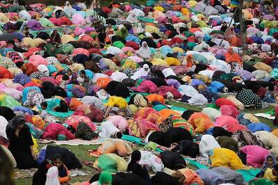 Women Can Enter Mosques to Offer Prayers, Ignore Fatwas Stating Otherwise: Muslim Law Board Tells SC