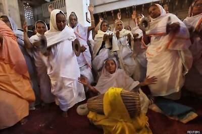 Widows to play Holi at Vrindavan this year