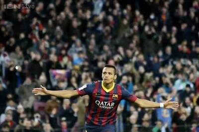 Alexis Sanchez hat-trick helps Barcelona return to La Liga summit