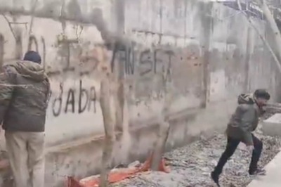 Pro-Khalistani Graffiti Found on Delhi Govt School Wall, Probe Underway | Watch