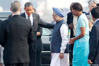 Obama lands in Delhi, PM receives him at the airport