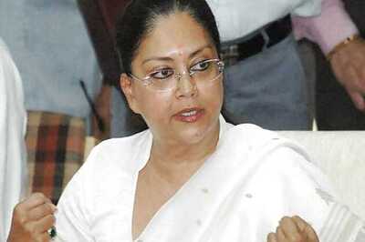 Vasundhara Raje holds surprise inspection of night shelters