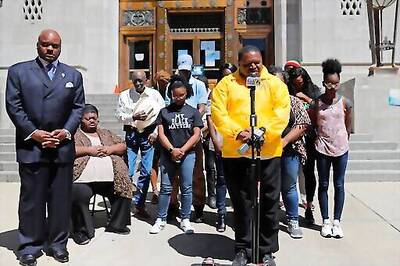 Trial Of 4 Officers Charged In Man's Death Goes Ahead