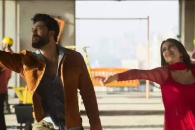 Sara Ali Khan And Vicky Kaushal’s Romance Each Other In Tere Vaaste From Zara Hatke Zara Bachke; Watch