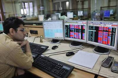 Sensex recovers 22 points on late buying