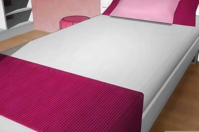 How to Decorate a Small Room Which Has a Large Bed