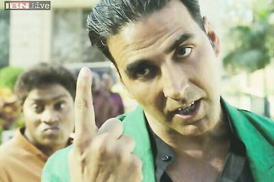 Boss: Akshay turns crowd controller during the shooting