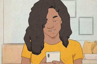 How to Get a Guy to Notice You on Social Media
