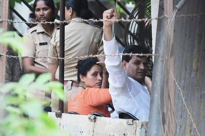 Hanuman Chalisa Row: Court Seeks Mumbai Police's Reply to Bail Plea of Ranas in Sedition FIR; Couple to Stay in Jail Till April 29