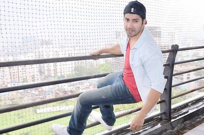 Traveling is a way of Finding Oneself, Says Varun Dhawan