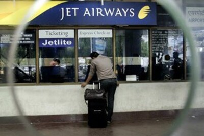 Govt asks Jet to end pilots' strike, help passengers