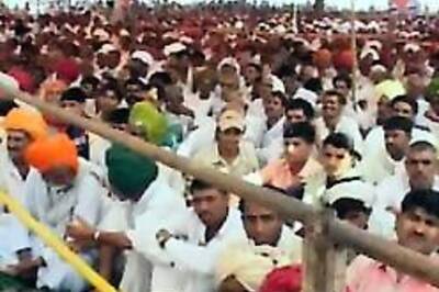 Gurjar protesters block traffic with dead bodies