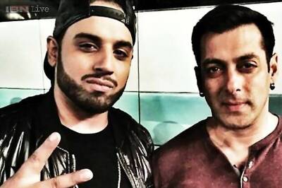 'Amplifier' singer Imran Khan says that rappers are destroying the image of Bollywood music