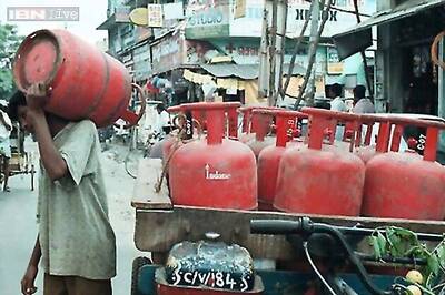 Price of non-subsidised LPG hiked by Rs 220 per cylinder