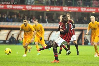 Late Mario Balotelli penalty gives Seedorf winning AC Milan start