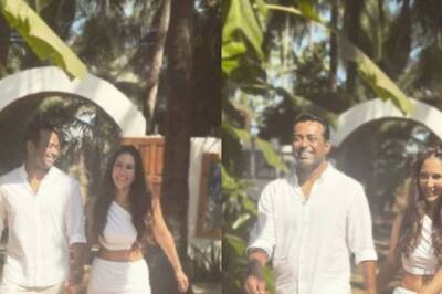 Kim Sharma and Leander Paes Walks Into 2022 With Twinning Feels, See Pics