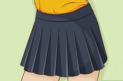 How to Wear a Mini Skirt