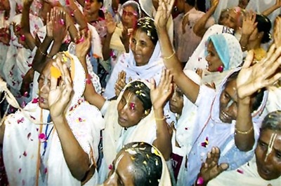Breaking barriers, 800 Vrindavan widows celebrate Raksha Bandhan