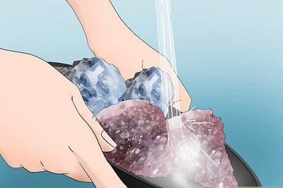 How to Cleanse and Charge Crystals