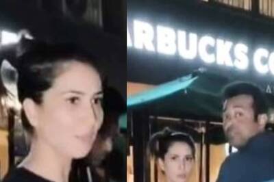 Kim Sharma Looks at Paparazzi Weirdly as They Click Her With Leander Paes; Fan Asks 'Why is She Angry?'