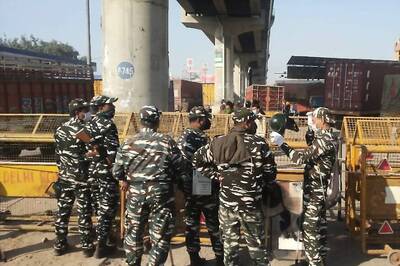 At Tikri Border to Paste Posters of Missing Farmers, Delhi Cop Beaten Up; Sustains Injuries on Head