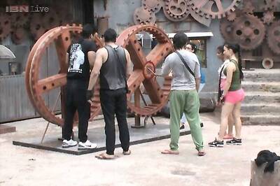 Bigg Boss 7: Pratyusha gets injured, Gauhar acts tough