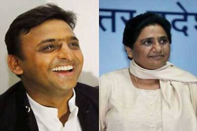 Akhilesh, Mayawati lock horns over free laptop distribution to students
