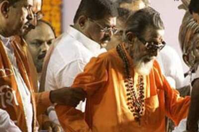 Thackeray scoffs at Pawar's PM ambitions